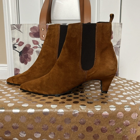 Beautiful suede Di Donna booties - Picture 2 of 6